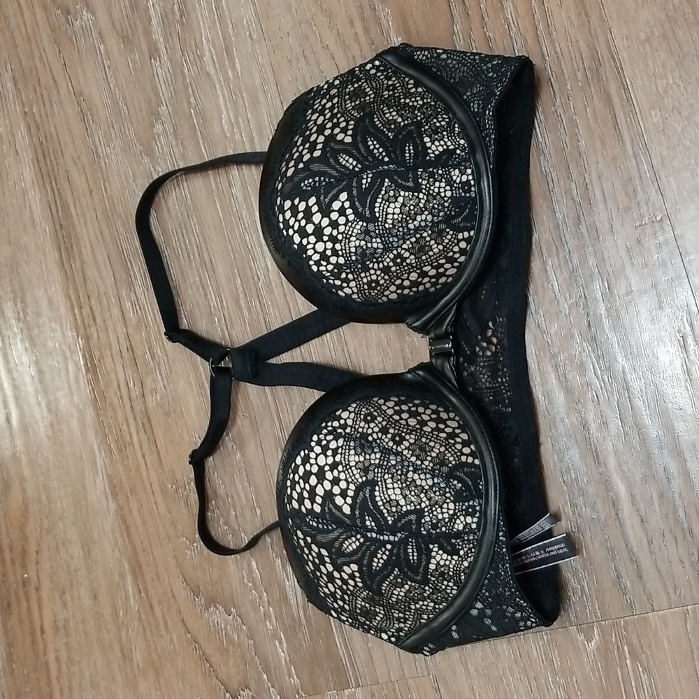 (32C) Victoria's Secret Very Sexy Lace Faux Leather Padded Underwire Support